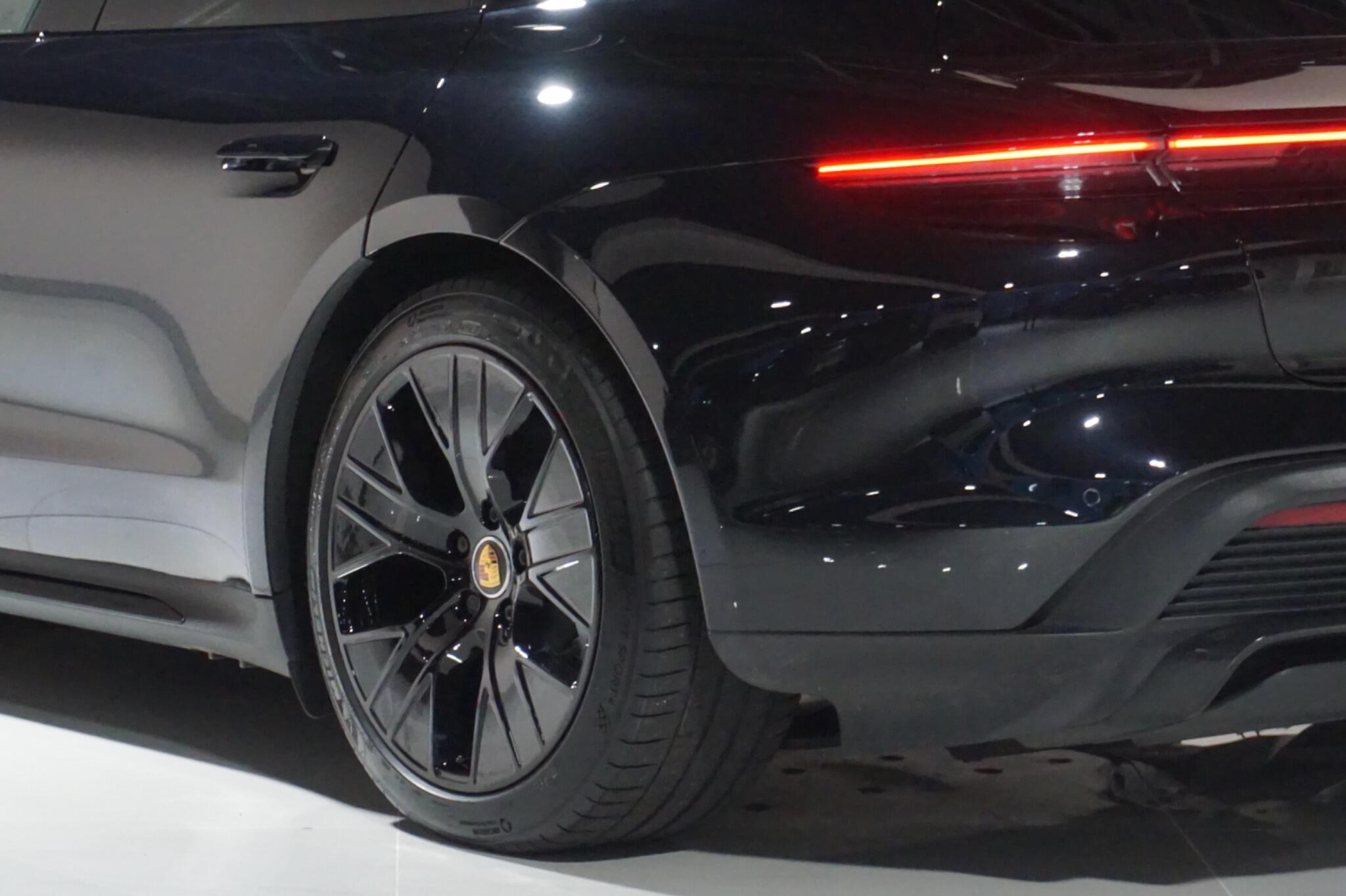 Porsche Taycan Performance Plus 93.4kWh Turbo Saloon 4dr Electric Auto 4WD (680 ps)